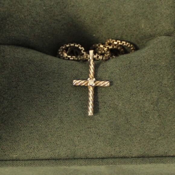 David Yurman Petite Cable Cross Diamond Pendant 18" w Box Sterling Religious - Picture 1 of 12